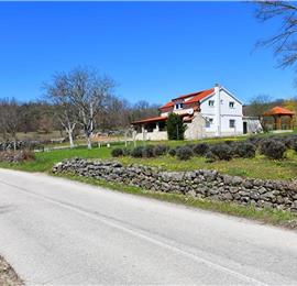 3 Bedroom Villa with Pool & Tennis Court near Sinj, sleeps 8